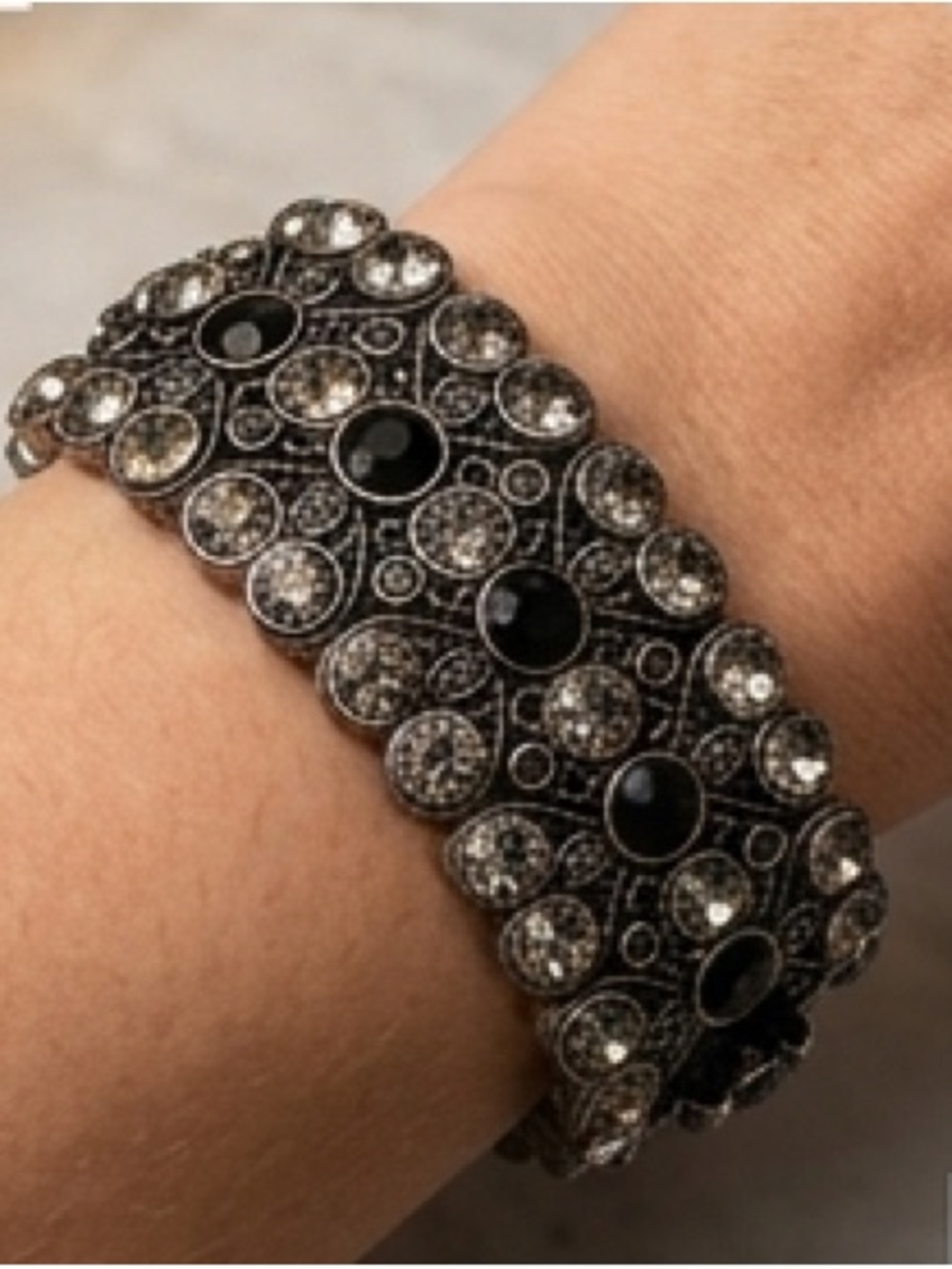Host Pick!❤️ Rhinestone bracelet - Picture 2 of 9